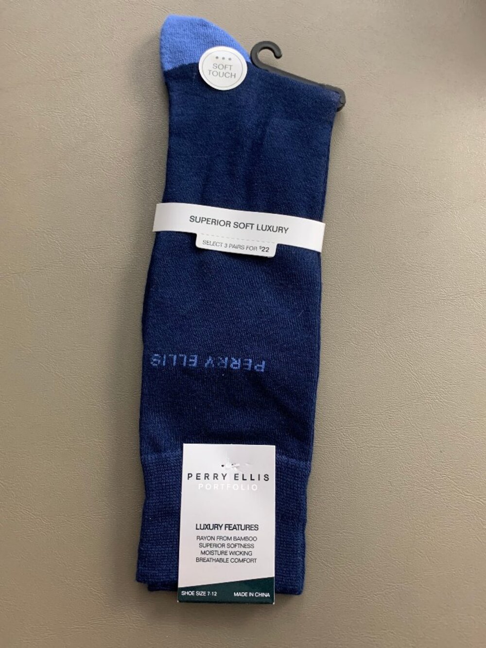 Perry Ellis Portfolio Men's 1-Pack Dress Socks, Navy Blue Logo, One Size